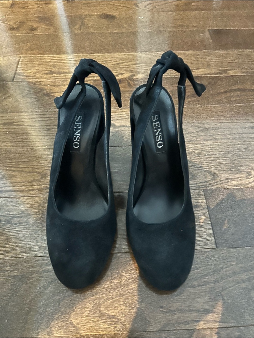 SENSO Black Suede Pumps